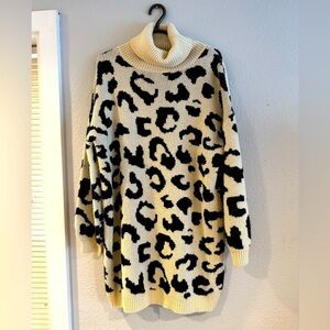 Blue B Oversized Cream Black Animal Print Turtleneck Sweater sz Medium Large